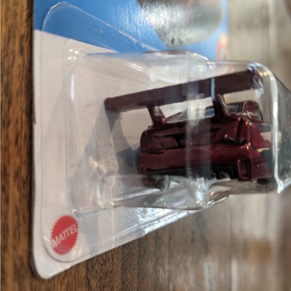 New Hot Wheels in Good Condition ‘16 Cadillac ATS-V R in red - Picture 6 of 7